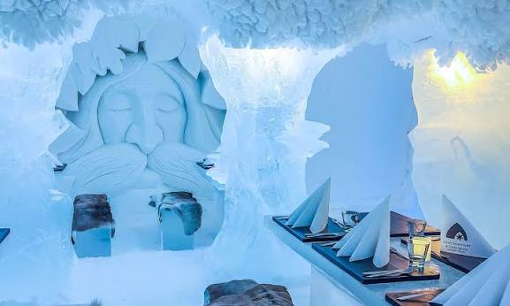 Snow-walled sleeping chamber with a bed platform and a carved opening
